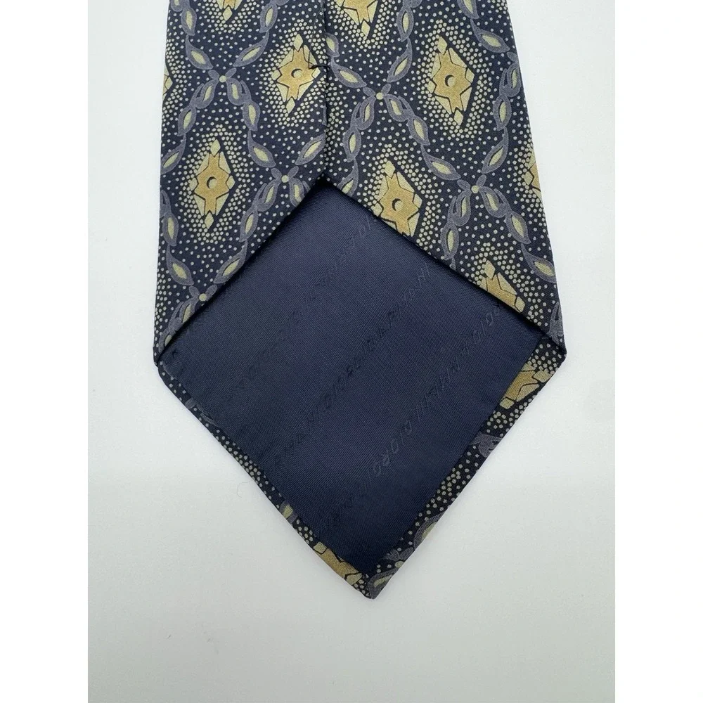 Giorgio Armani Cravatte‎ Silk Tie Black Gray Gold Geometric Medallion Pattern